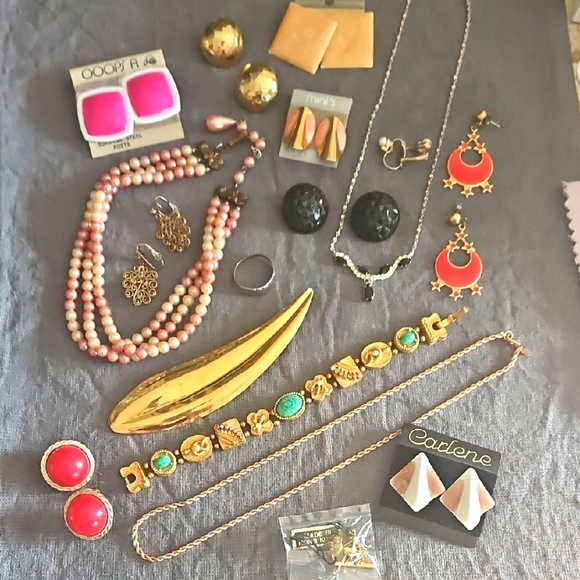 Vintage Wearable Jewelry Lot 1850s To 80s Some NOS Lot Of Earrings Good Variety - Picture 1 of 8